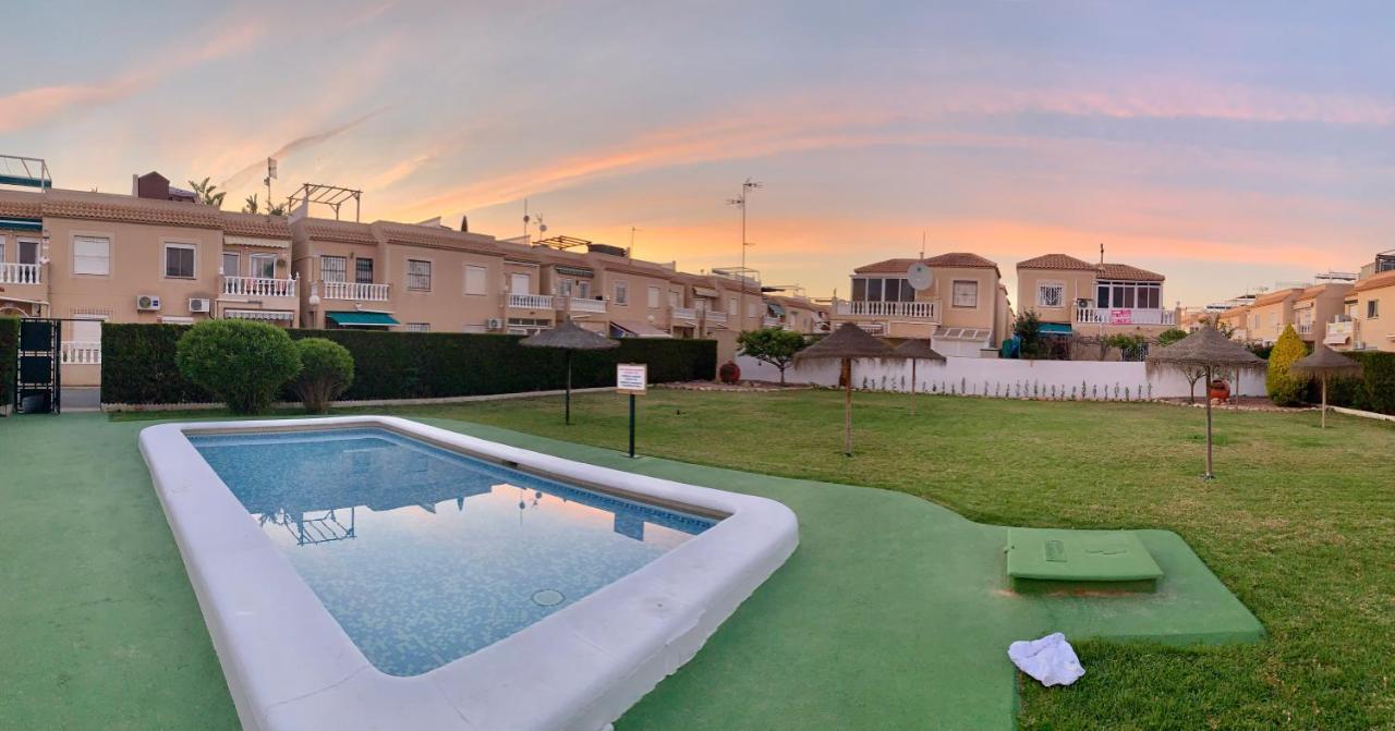 Holiday House Torrevieja Apartment Exterior photo