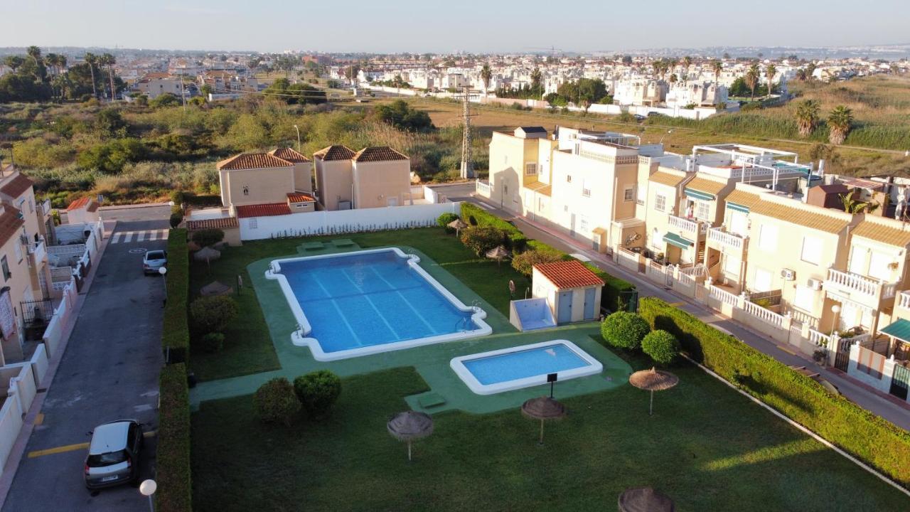 Holiday House Torrevieja Apartment Exterior photo