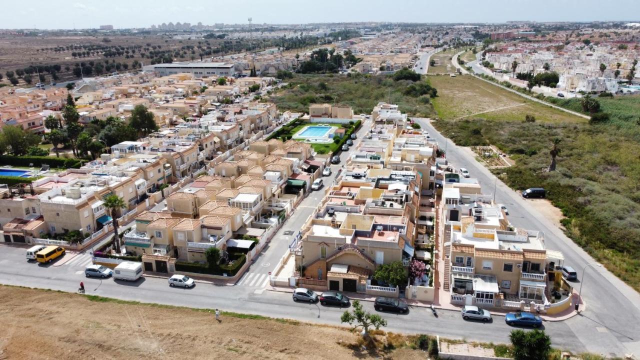 Holiday House Torrevieja Apartment Exterior photo