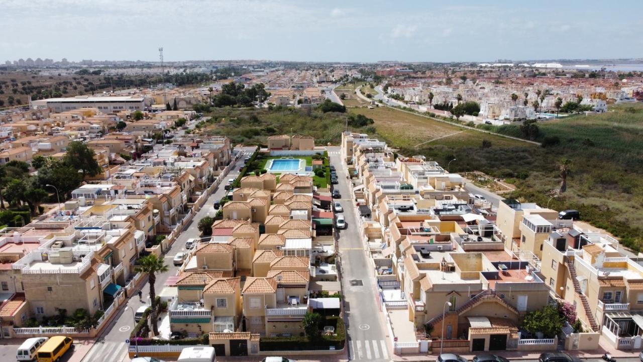 Holiday House Torrevieja Apartment Exterior photo